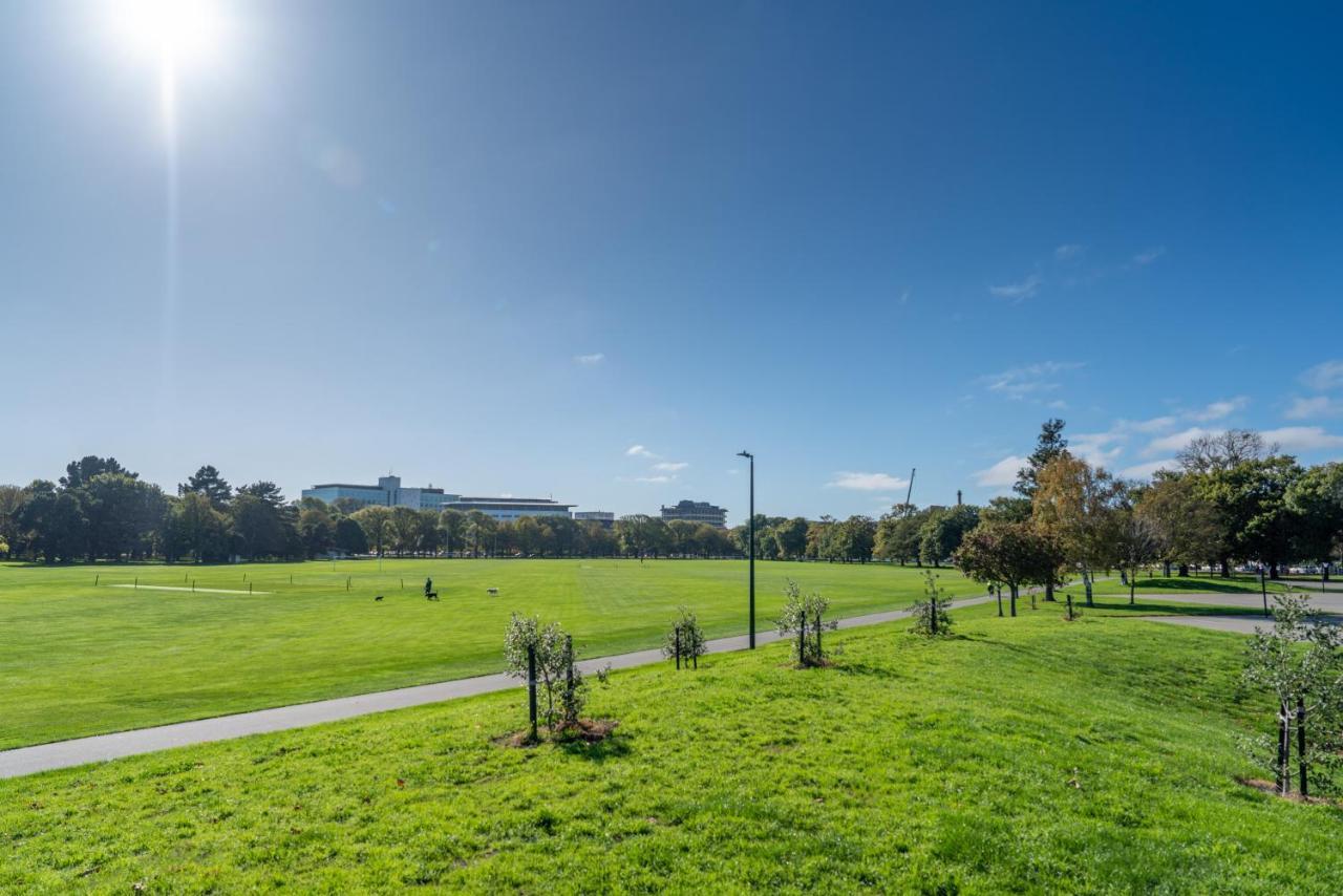 King Bed On Hagley Park Corner In The Cbd Apartment Christchurch Luaran gambar